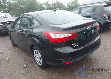 2014 Ford Focus S из США, поврежденный, VIN 1FADP3E25EL142302
